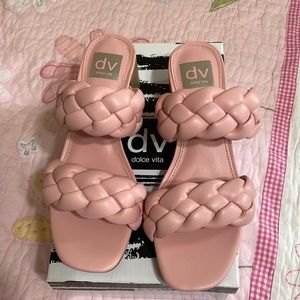D.V sandals color pink . size 8 . I am size 7 1/2 they fit great.